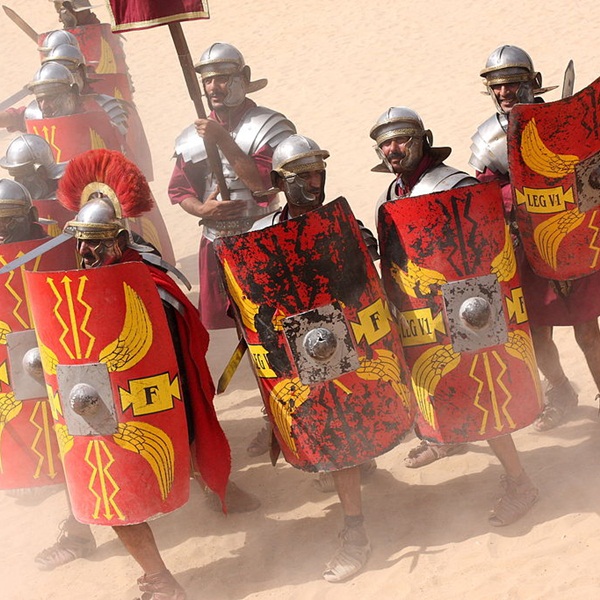 1024px-Roman_Army_&_Chariot_Experience,_Hippodrome,_Jerash,_Jordan_(5072088459)large.jpg
