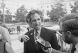 Daniel Ellsberg head to court to face charges associated with his leaking of the Pengaton Papers to the press, 1971